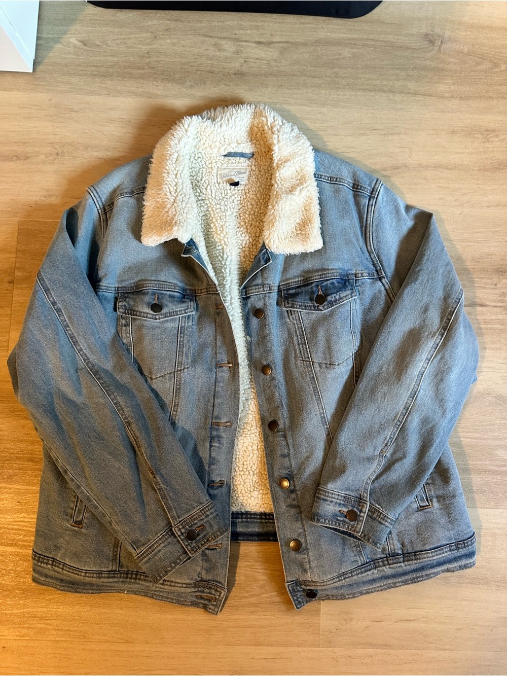 Universal Thread Light Blue Denim Jacket with Cream Sherpa Lining